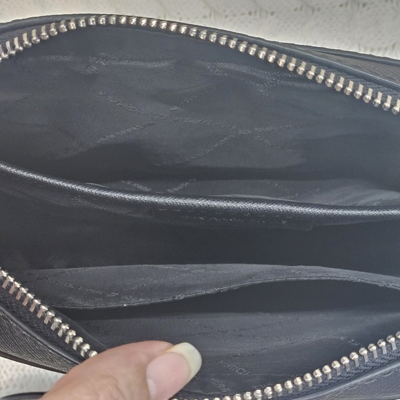 Michael Kors Jet Set Large East West Black Saffiano Leather Crossbody Handbag - Picture 12 of 12